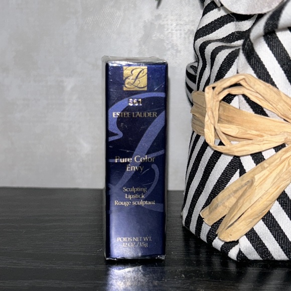 Pure Color envy creme Lipstick - Picture 3 of 3